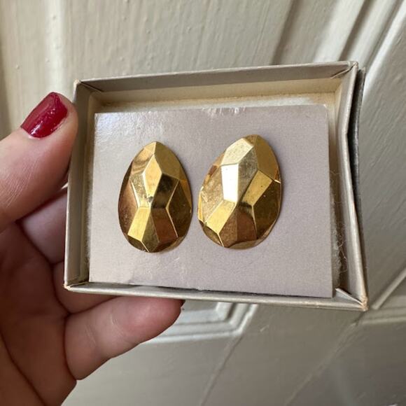 VTG Avon gold Facets oval large Earrings - Picture 1 of 3